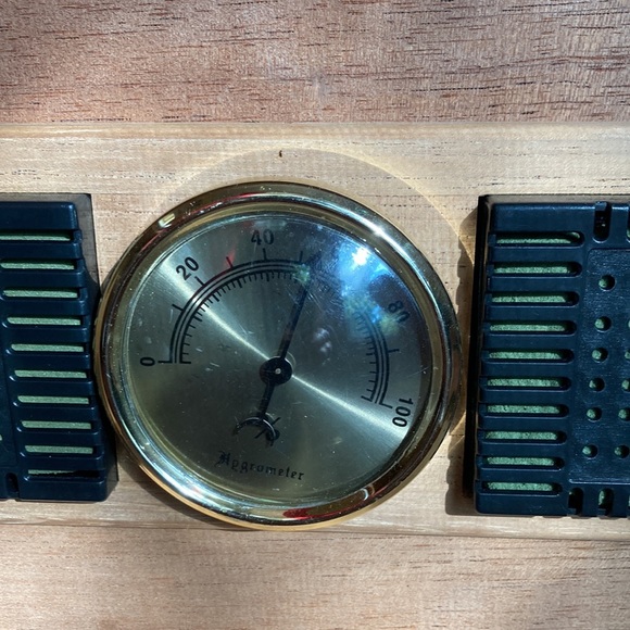 Vintage Tusker Cigar Humidor - Picture 3 of 7